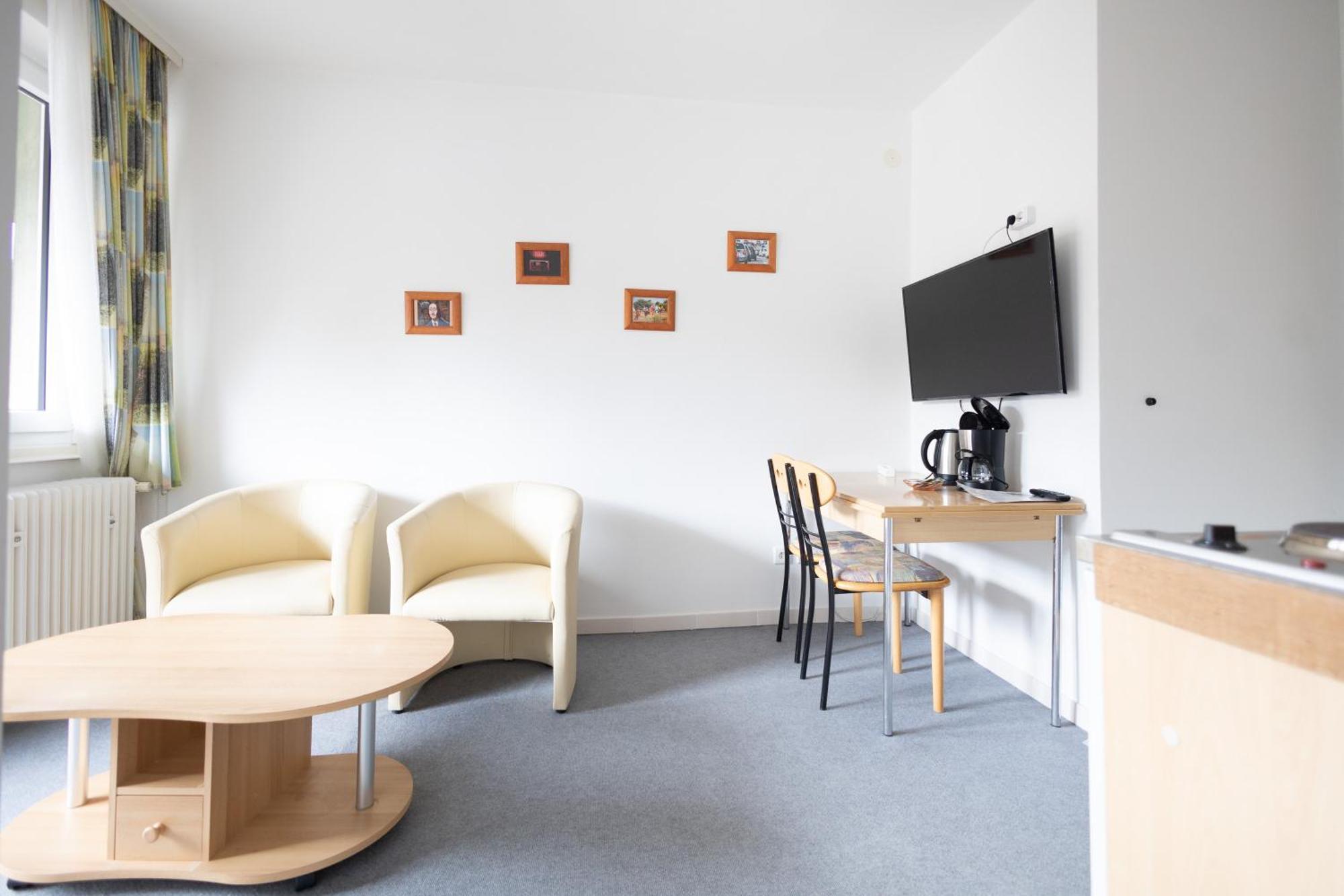 Apartmenthaus Am Waldrand- Kueche - Fruehstueck - Balkon Wildemann Buitenkant foto