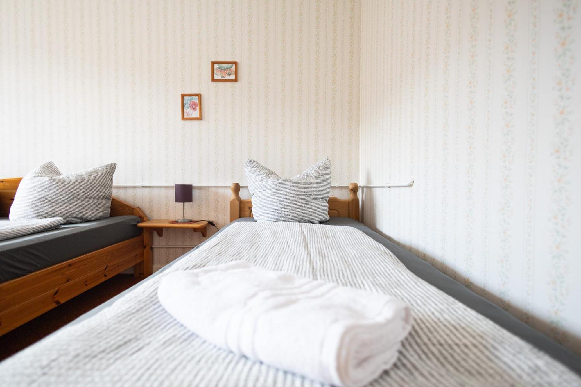 Apartmenthaus Am Waldrand- Kueche - Fruehstueck - Balkon Wildemann Buitenkant foto