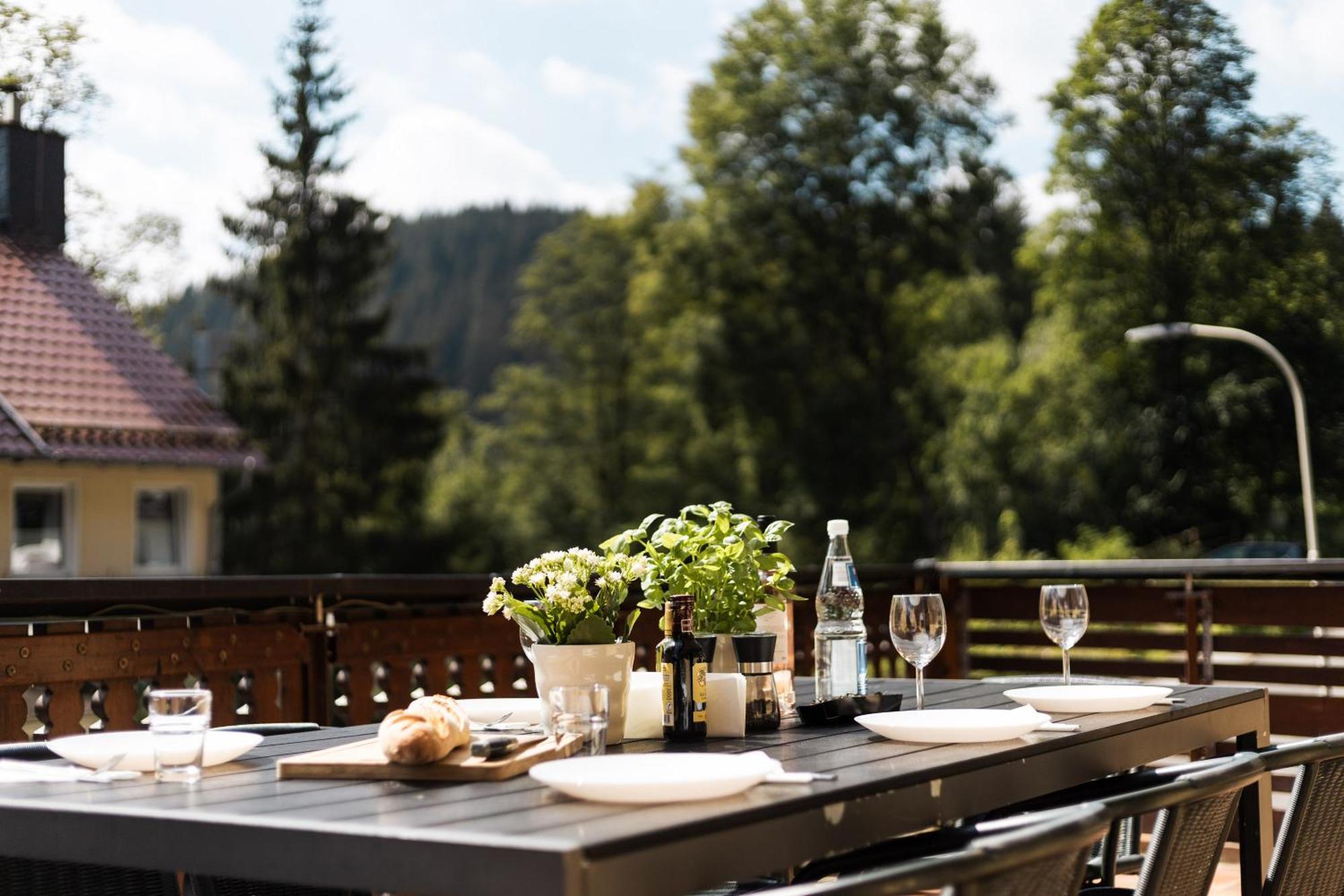 Apartmenthaus Am Waldrand- Kueche - Fruehstueck - Balkon Wildemann Buitenkant foto