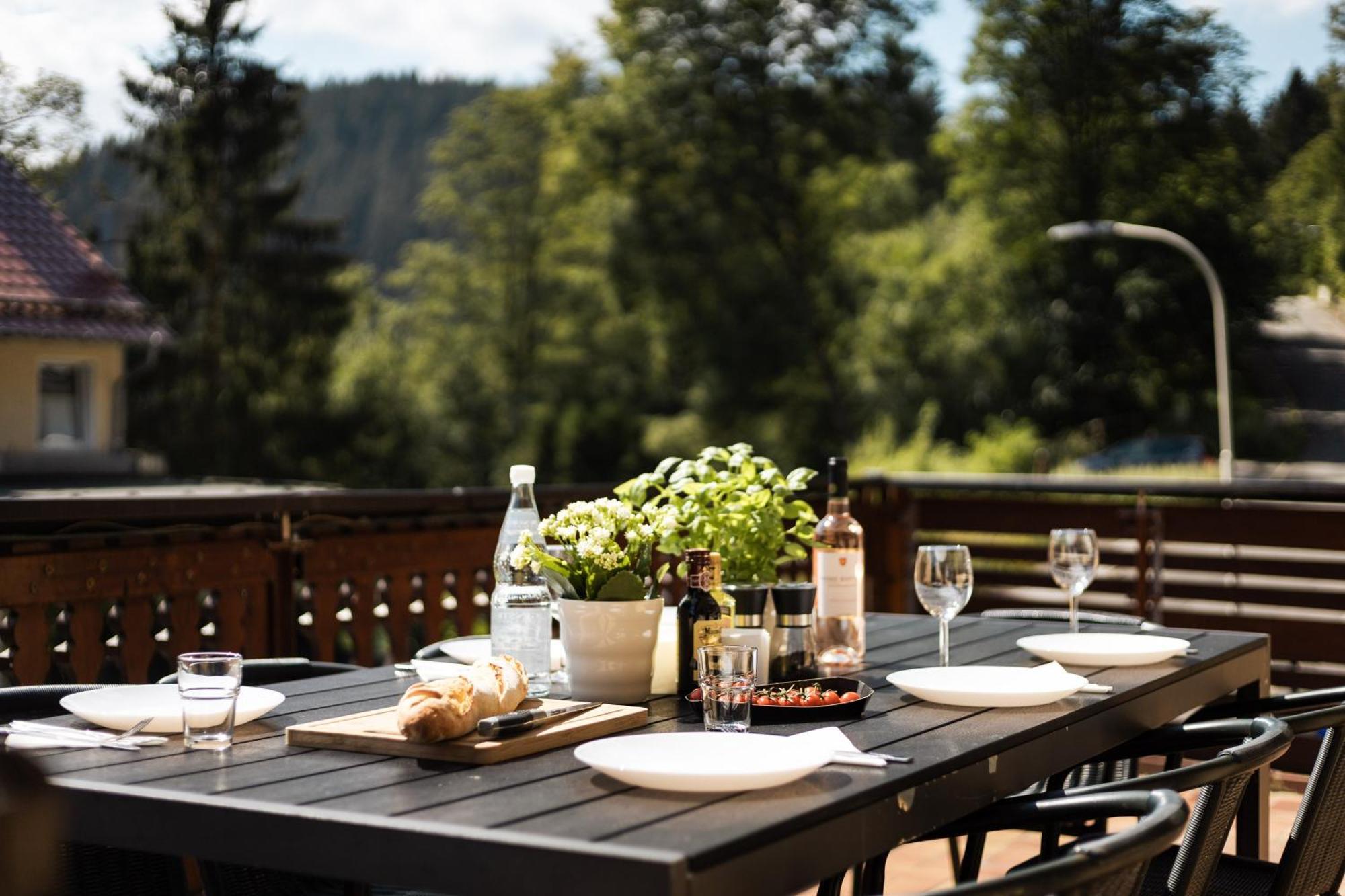 Apartmenthaus Am Waldrand- Kueche - Fruehstueck - Balkon Wildemann Buitenkant foto