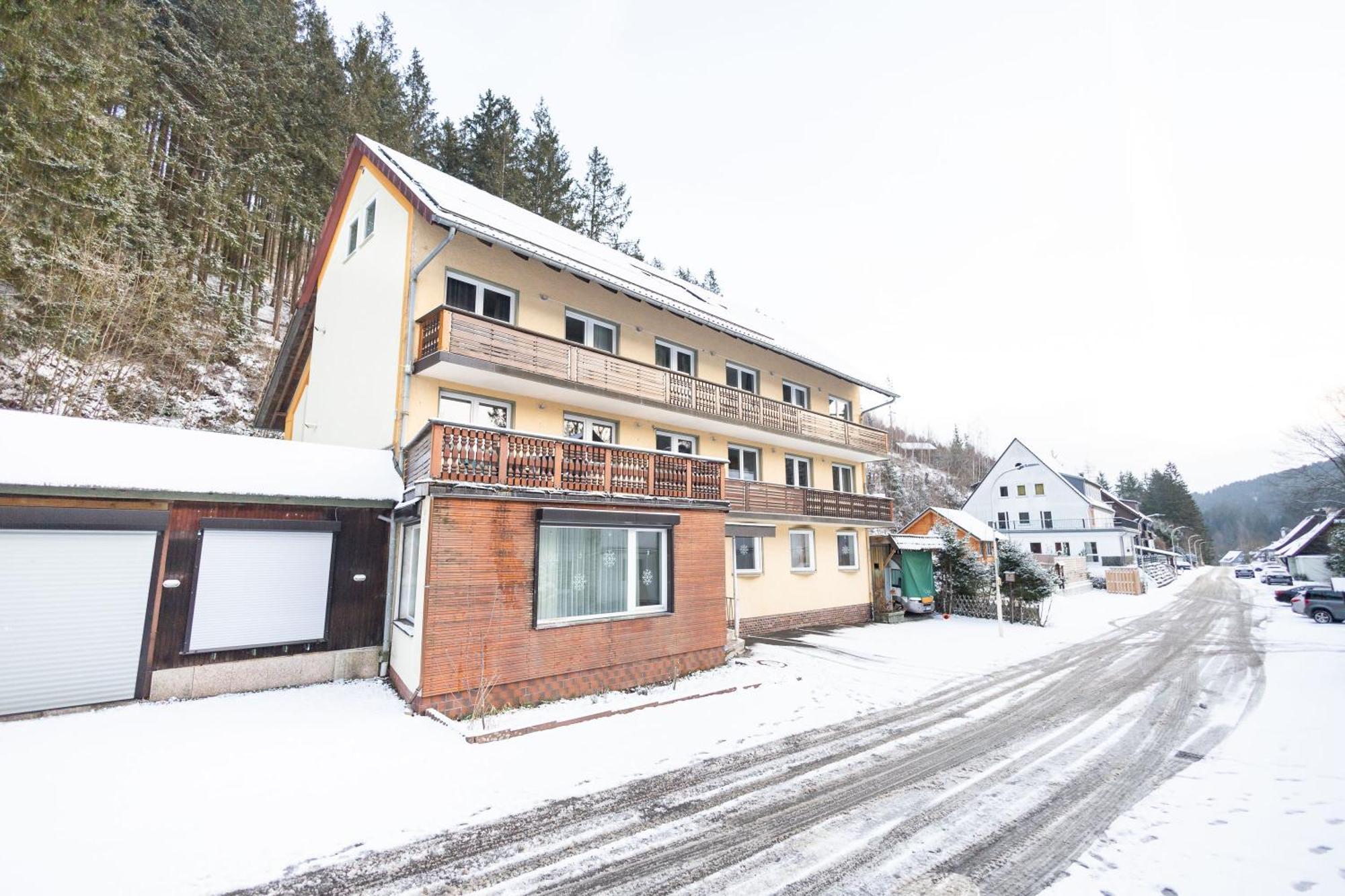 Apartmenthaus Am Waldrand- Kueche - Fruehstueck - Balkon Wildemann Buitenkant foto